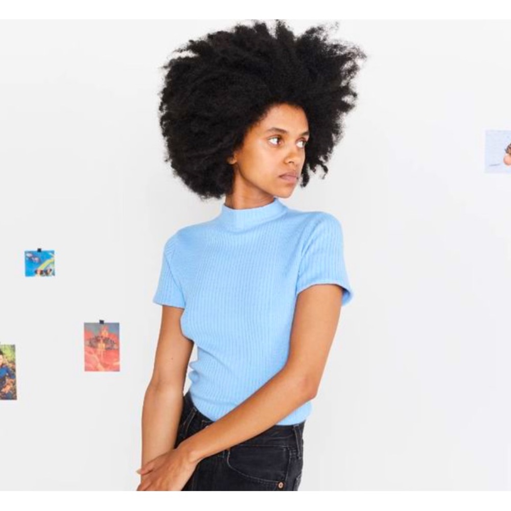 Entireworld. short sleeved mockneck baby blue sweater top size L